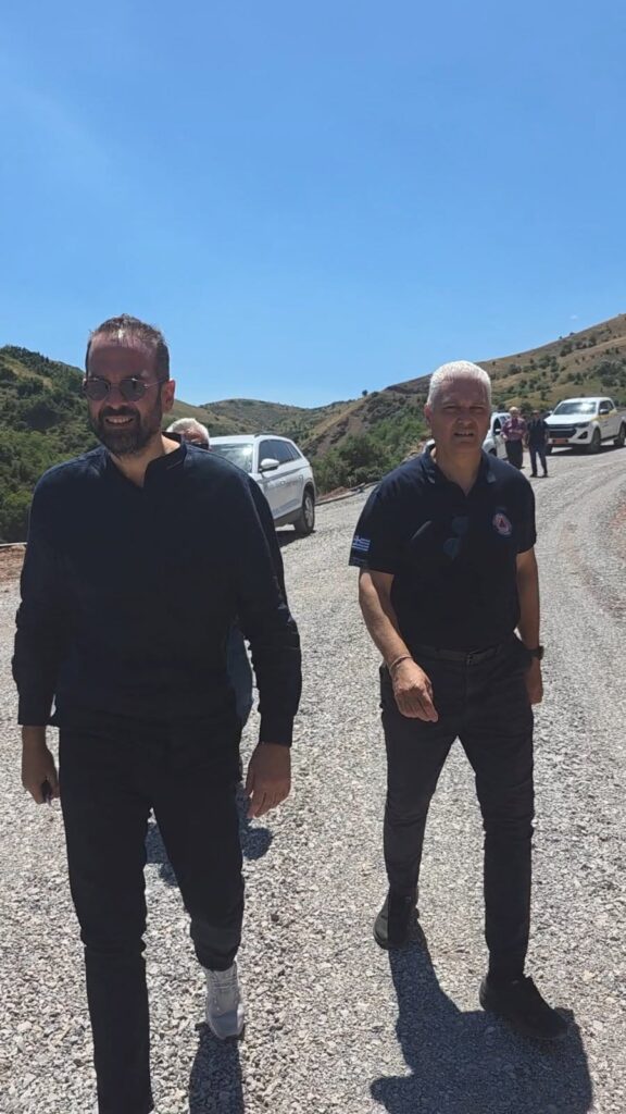 Κερπινή: Ειχε να πέσει άσφαλτος σε δρόμο από το 1981, το έκανε η Περιφέρεια μετ' εμποδίων ΦΩΤΟ 33 Κερπινή: Ειχε να πέσει άσφαλτος σε δρόμο από το 1981, το έκανε η Περιφέρεια μετ' εμποδίων ΦΩΤΟ