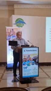 Στην Σύρο, σε δορυφορικό τραπέζι, ο Πατρινός ιατρός Σάκης Παπαλεξάτος ΦΩΤΟ