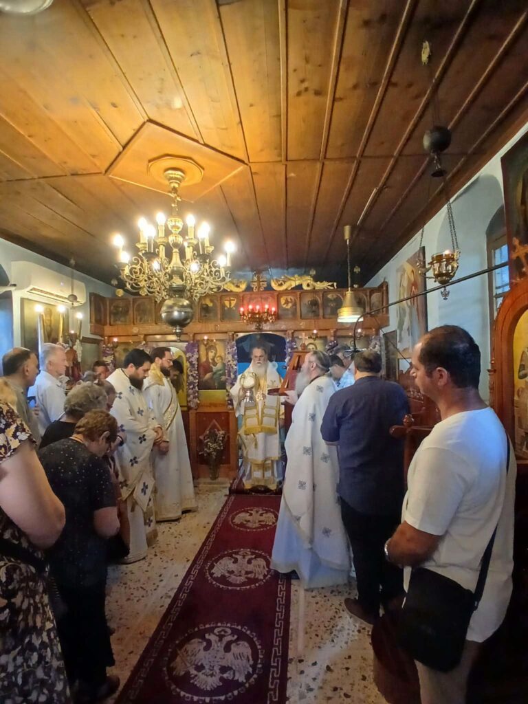 Αρχιερατική Θεία Λειτουργία στο Παρεκκλήσι των Αγίων Αποστόλων Αιγίου ΦΩΤΟ 32 Αρχιερατική Θεία Λειτουργία στο Παρεκκλήσι των Αγίων Αποστόλων Αιγίου ΦΩΤΟ
