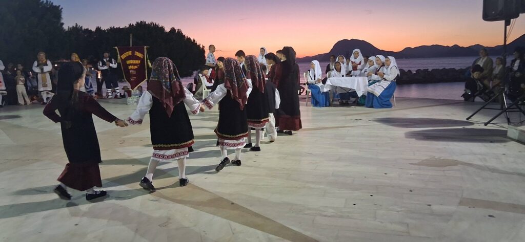 Λήξης χορευτικής χρονιάς του Πολιτιστικού Συλλόγου Αμπελοκήπων Πατρών ΦΩΤΟ 33 Λήξης χορευτικής χρονιάς του Πολιτιστικού Συλλόγου Αμπελοκήπων Πατρών ΦΩΤΟ