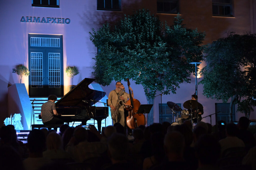 To «άρωμα» της jazz γέμισε την Πάτρα ΦΩΤΟ 32 To «άρωμα» της jazz γέμισε την Πάτρα ΦΩΤΟ