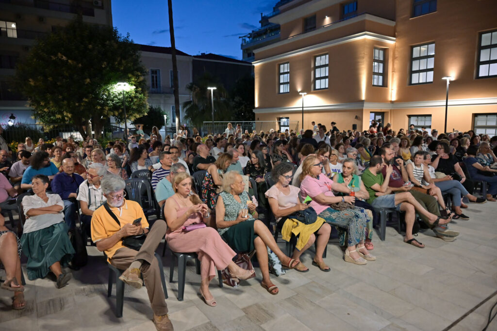 Η «Οδός Μάλαγα» στο νέο δημαρχείο της Πάτρας, με Κινητό Κινηματογράφο ΦΩΤΟ 32 Η «Οδός Μάλαγα» στο νέο δημαρχείο της Πάτρας, με Κινητό Κινηματογράφο ΦΩΤΟ