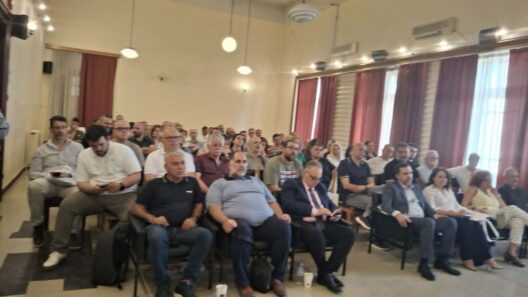 Πάτρα: «Τα προβλήματα των εμπόρων λύνονται με συνεργασία και προτάσεις» 38 Πάτρα: «Τα προβλήματα των εμπόρων λύνονται με συνεργασία και προτάσεις»