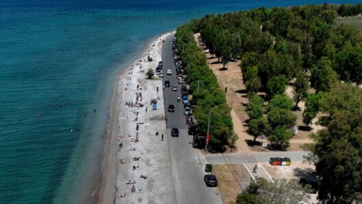 Πάτρα: Κυκλοφοριακό χάος και παρανομία στην Πλαζ - «Αντάρτικο» με ανάποδα οχήματα «σκοτώστρες»