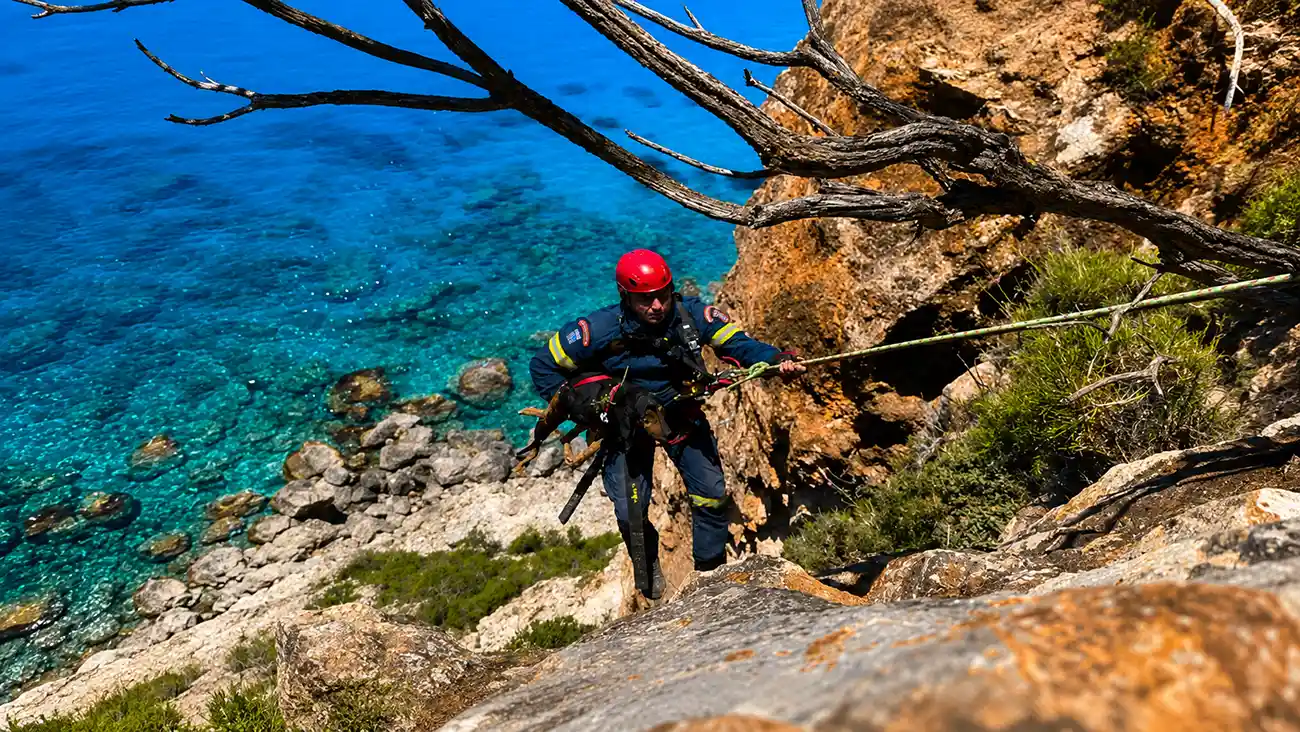 Φαλάσαρνα: Τουρίστας έχασε την ζωή του μετά από πτώση σε δύσβατο σημείο 4 Φωτογραφία από φάλαγγα