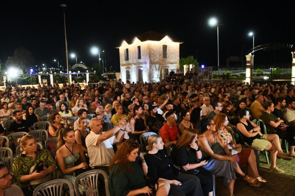 Η Ορχήστρα Νυκτών Εγχόρδων «Θαν. Τσιπινάκης», του Δήμου Πατρέων, με τους Active Member ΦΩΤΟ 40 Η Ορχήστρα Νυκτών Εγχόρδων «Θαν. Τσιπινάκης», του Δήμου Πατρέων, με τους Active Member ΦΩΤΟ