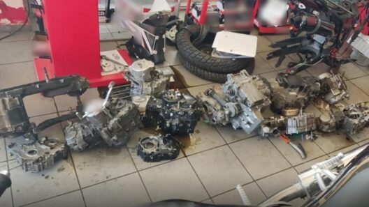 Πάτρα: Βρέθηκε με κλεμένα αναταλλακτικά και εξαρτήματα μοτοσυκλέτας 36 Πάτρα: Βρέθηκε με κλεμένα αναταλλακτικά και εξαρτήματα μοτοσυκλέτας