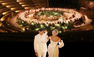 Ο εντυπωσιακός γάμος, στο θέατρο Πέτρας, από Ελληνες της Αμερικής ΦΩΤΟ