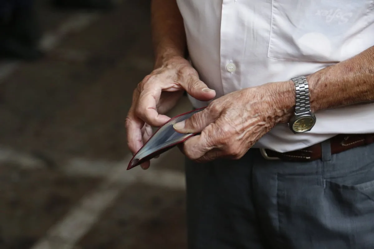 Πάτρα: Πελάτης καταστήματος έκλεψε το κινητό υπαλλήλου 4 Πάτρα: Πελάτης καταστήματος έκλεψε το κινητό υπαλλήλου