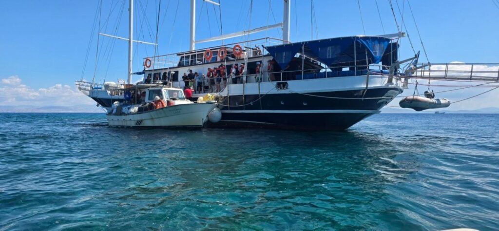 ΠΕΠΙΕΘ: Ο Γιώργος Βάλλης για την προσάραξη τουριστικού σκάφους στην Αίγινα ΦΩΤΟ 31 ΠΕΠΙΕΘ: Ο Γιώργος Βάλλης για την προσάραξη τουριστικού σκάφους στην Αίγινα ΦΩΤΟ