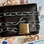 Τράπεζες: Πόσο αυξάνεται το ακατάσχετο στους λογαριασμούς