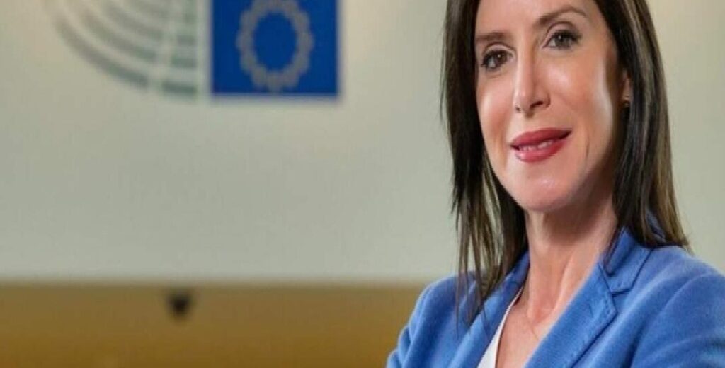 «Καίει» η υπόθεση με τα emails των αποδήμων - Ποινή φυλάκισης στην Άννα Μισέλ Ασημακοπούλου