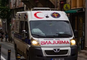 Αστυνομικοί στο δρόμο με τουρκικά αυτοκίνητα