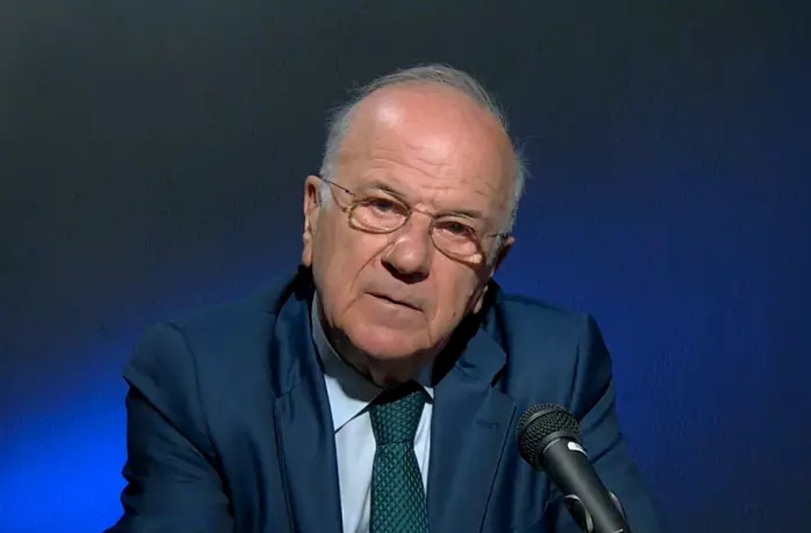 Νάσος Αθανασίου: Απεβίωσε ο γνωστός δημοσιογράφος 4 Νάσος Αθανασίου: Απεβίωσε ο γνωστός δημοσιογράφος