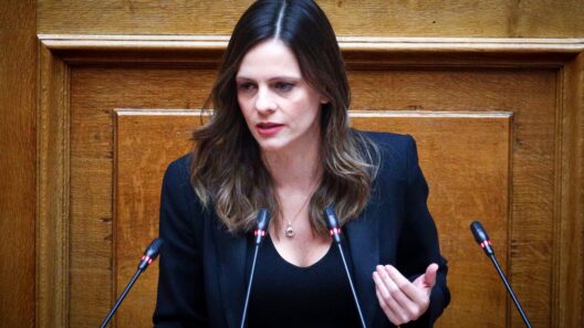 Εφη Αχτσιόγλου: Για την παραίτηση της από βουλευτής 38 Εφη Αχτσιόγλου: Για την παραίτηση της από βουλευτής