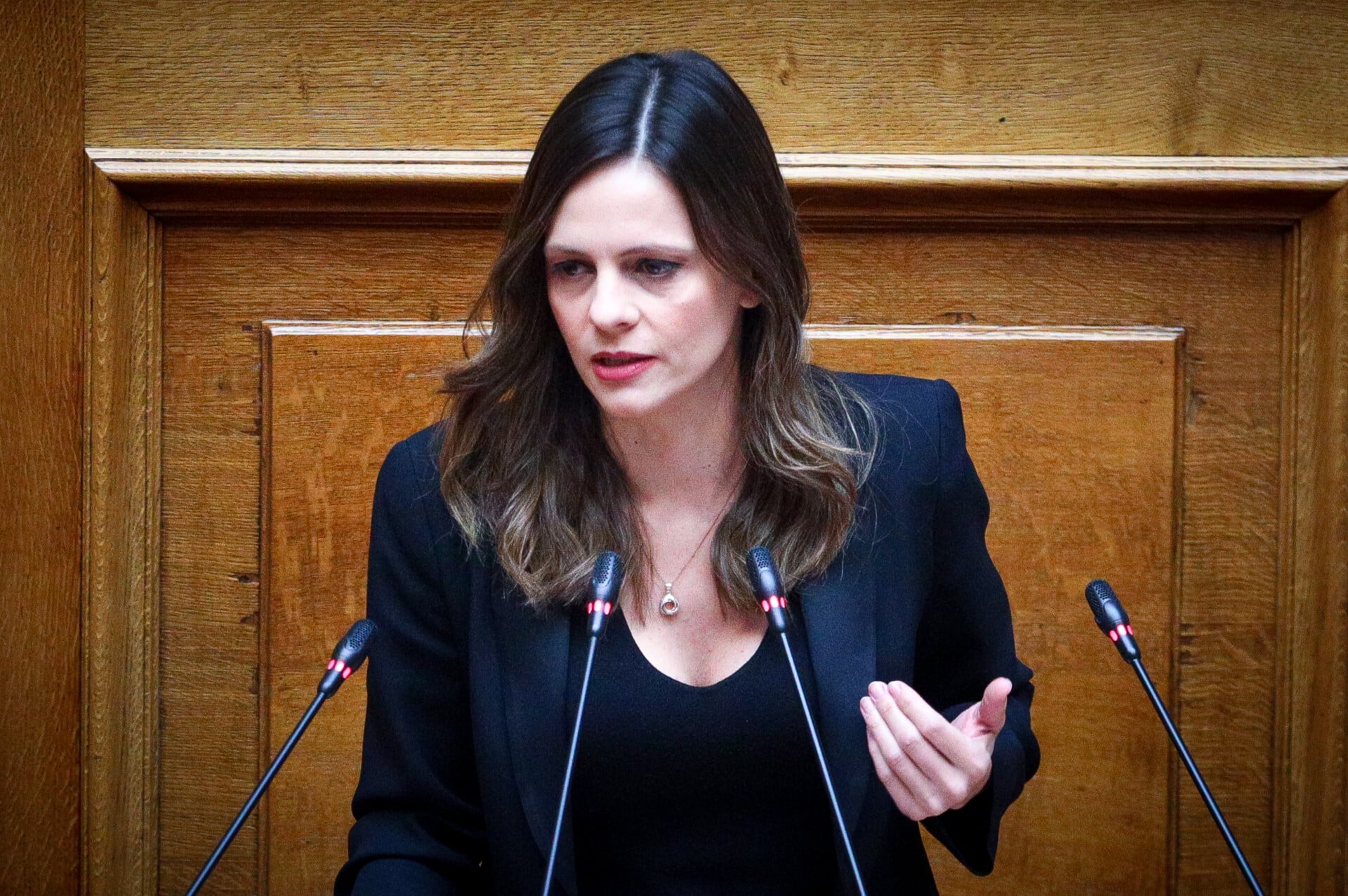 Εφη Αχτσιόγλου: Για την παραίτηση της από βουλευτής