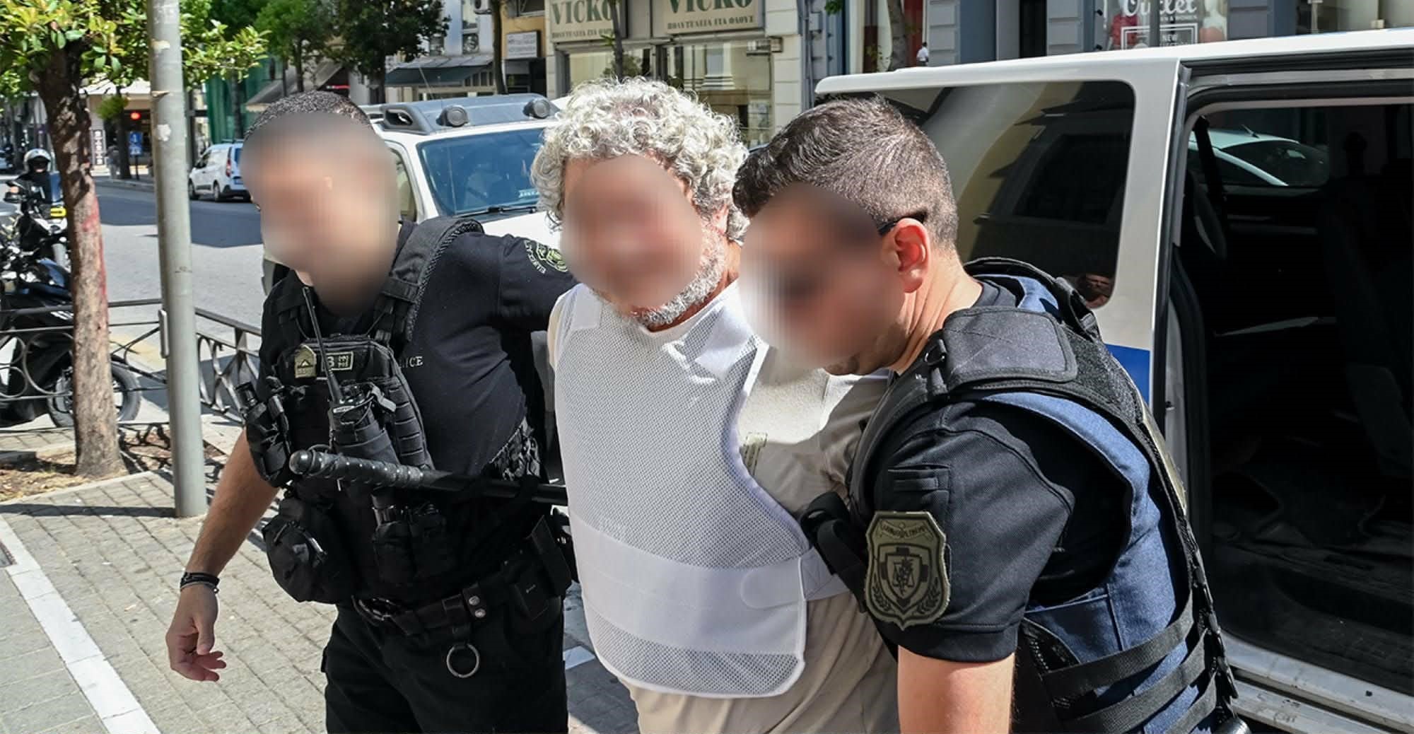 ΑΠΟΚΑΛΥΨΗ - Τζέιμς Δαλαμάγκας: Η μάνα του τον κάρφωσε, αλλά ένα «Ντ» τον έσωσε στο Αίγιο!