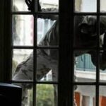 Θεσσαλονίκη: Αναρριχήθηκε σε διαμέρισμα για να κλέψει τη γιαγιά του