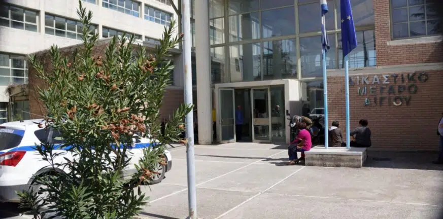 Aίγιο: Η απόφαση για τον 65χρονο κατηγορούμενο του διπλού φονικού στον Λόγγο - «Οι μαχαιριές δεν έχουν θόρυβο» ΒΙΝΤΕΟ 4 Aίγιο: Η απόφαση για τον 65χρονο κατηγορούμενο του διπλού φονικού στον Λόγγο - «Οι μαχαιριές δεν έχουν θόρυβο» ΒΙΝΤΕΟ
