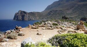 Χανιά: Άνδρας έπεσε από βράχια στον αρχαιολογικό χώρο στα Φαλάσαρνα