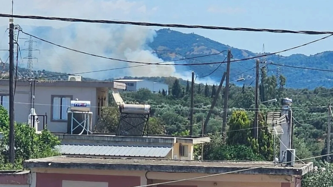 Αχαΐα: Φωτιά στα Ζησιμαίικα με δεκάδες πυροσβέστες και αεροσκάφη 4 Φωτιά σε αυτοκίνητο