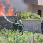 Ηράκλειο: Καίγονται σπίτια μετά από φωτιά σε εργοστάσιο ΒΙΝΤΕΟ - ΦΩΤΟ