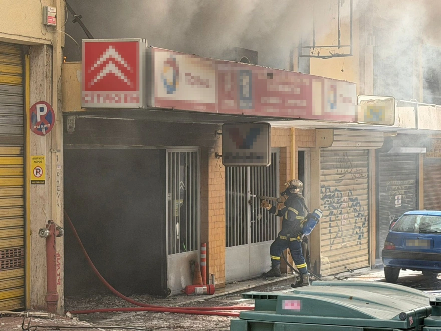 Στις φλόγες συνεργείο αυτοκινήτων στη Θεσσαλονίκη ΦΩΤΟ 29 Στις φλόγες συνεργείο αυτοκινήτων στη Θεσσαλονίκη ΦΩΤΟ