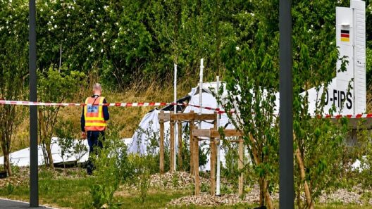 Γαλλία - Μία πτήση, μία τραγωδία: Σοκ από το δυστύχημα με τους αλεξιπτωτιστές 36 Γαλλία - Μία πτήση, μία τραγωδία: Σοκ από το δυστύχημα με τους αλεξιπτωτιστές