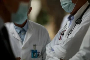Ρίο: Στα «κάγκελα» οι γιατροί του Νοσοκομείου, ζητούν «να σταματήσει το αίσχος των μετακινήσεων» 34 Ρίο: Στα «κάγκελα» οι γιατροί του Νοσοκομείου, ζητούν «να σταματήσει το αίσχος των μετακινήσεων»