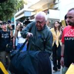 Παραδόθηκε ο Αλέξανδρος Γιωτόπουλος - Επιστρέφει στη φυλακή ΝΕΟΤΕΡΑ - ΦΩΤΟ