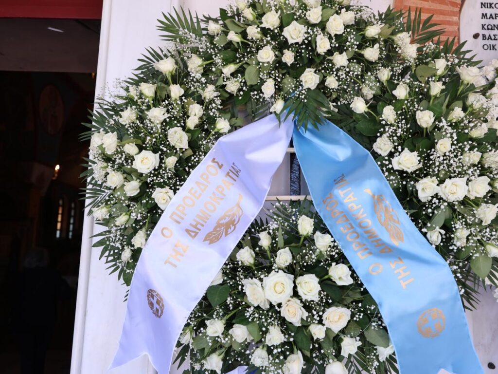 Βαρύ το κλίμα στη κηδεία του Γιώργου Σουφλιά - Παρών ο Κυριάκος Μητσοτάκης ΦΩΤΟ 34 Βαρύ το κλίμα στη κηδεία του Γιώργου Σουφλιά - Παρών ο Κυριάκος Μητσοτάκης ΦΩΤΟ
