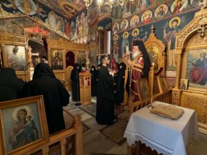 Αιγιάλεια: Πλήθος πιστών στο μνημόσυνο του Γέροντος Ευσεβίου στο Βερίνο ΦΩΤΟ