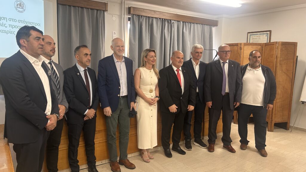 Πάτρα: Ομιλία Παπανδρέου για την μικρή επιχείρηση, με «δίκαιους όρους» ΦΩΤΟ 29 Πάτρα: Ομιλία Παπανδρέου για την μικρή επιχείρηση, με «δίκαιους όρους» ΦΩΤΟ