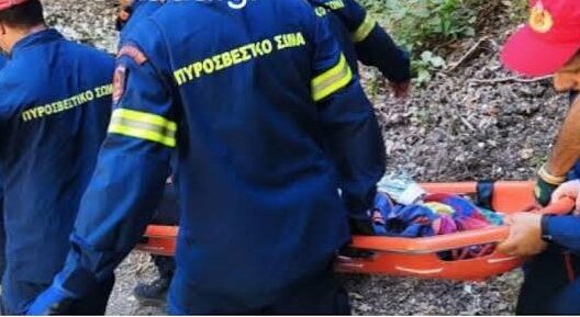 Λευκάδα: Βράχος έπεσε στο κεφάλι τουρίστριας και δίνει μάχη για τη ζωή της 40 Λευκάδα: Βράχοι στη θάλασσα