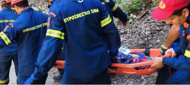 Λευκάδα: Βράχοι στη θάλασσα