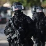 Αττική: Μεγάλη αστυνομική επιχείρηση για κύκλωμα ναρκωτικών και όπλων
