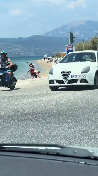 Πάτρα: Κυκλοφοριακό χάος και παρανομία στην Πλαζ - «Αντάρτικο» με ανάποδα οχήματα «σκοτώστρες» 29 Πάτρα: Κυκλοφοριακό χάος και παρανομία στην Πλαζ - «Αντάρτικο» με ανάποδα οχήματα «σκοτώστρες»