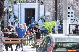 Λόγγος: «Ράγισαν καρδιές» στην κηδεία μητέρας και γιου που δολοφονήθηκαν εν ψυχρώ ΦΩΤΟ 31 Λόγγος: «Ράγισαν καρδιές» στην κηδεία μητέρας και γιου που δολοφονήθηκαν εν ψυχρώ ΦΩΤΟ
