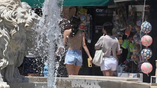 Αχαΐα: Στους 37 βαθμούς «σκαρφαλώνει» ο υδράργυρος 36 Άγαλμα λιονταριού και σιντριβάνι με νερό, με ανθρώπους να αναζητού…