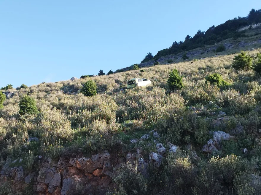Ιωάννινα: Οδηγός έπεσε σε γκρεμό 29 Ιωάννινα: Οδηγός έπεσε σε γκρεμό