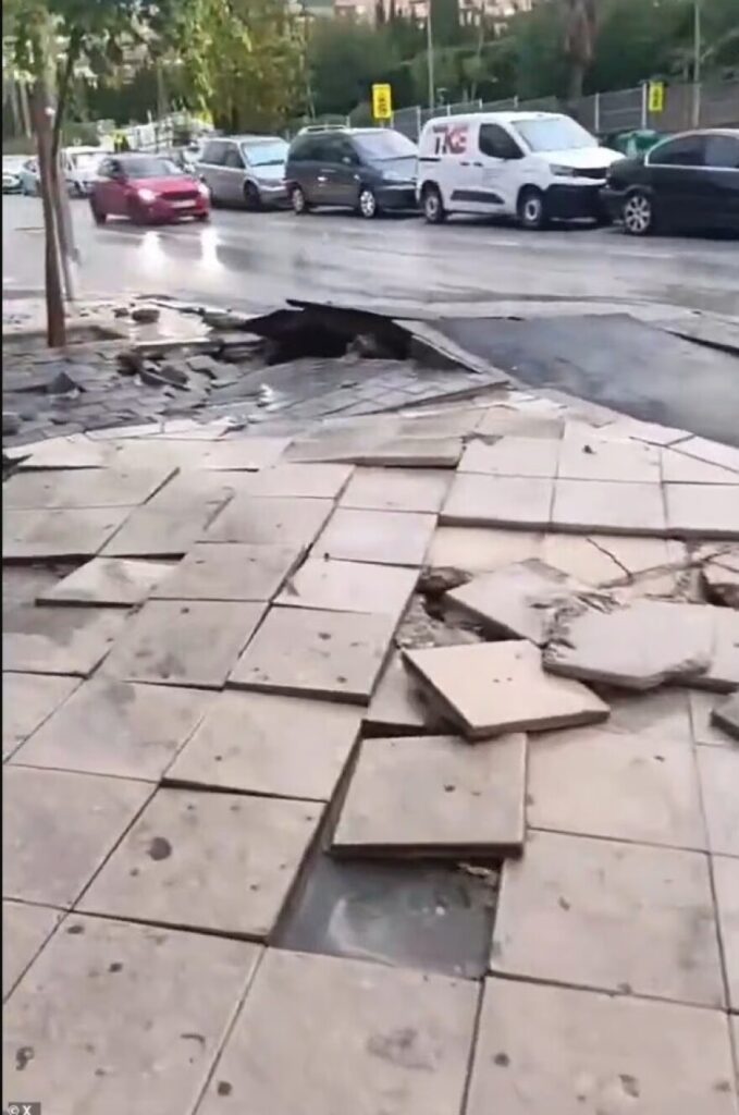 Ανδαλουσία: Πλημμύρες και παρασύρσεις πεζών από ορμητικά νερά ΦΩΤΟ - ΒΙΝΤΕΟ 31 Ανδαλουσία: Πλημμύρες και παρασύρσεις πεζών από ορμητικά νερά ΦΩΤΟ - ΒΙΝΤΕΟ