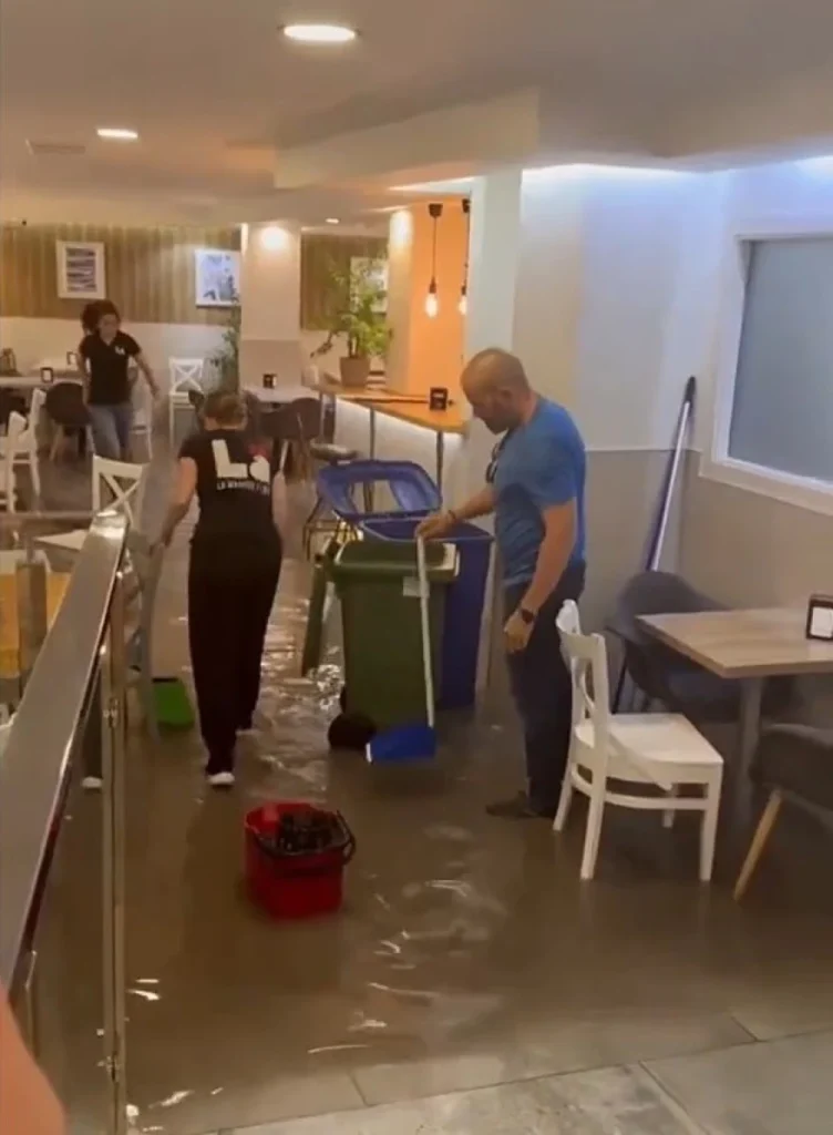 Ανδαλουσία: Πλημμύρες και παρασύρσεις πεζών από ορμητικά νερά ΦΩΤΟ - ΒΙΝΤΕΟ 29 Ανδαλουσία: Πλημμύρες και παρασύρσεις πεζών από ορμητικά νερά ΦΩΤΟ - ΒΙΝΤΕΟ