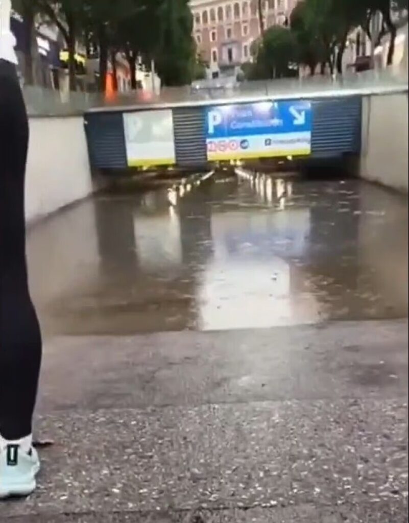 Ανδαλουσία: Πλημμύρες και παρασύρσεις πεζών από ορμητικά νερά ΦΩΤΟ - ΒΙΝΤΕΟ 30 Ανδαλουσία: Πλημμύρες και παρασύρσεις πεζών από ορμητικά νερά ΦΩΤΟ - ΒΙΝΤΕΟ