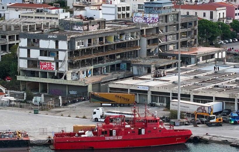 Πάτρα: «Μπλόκο» στη κατεδάφιση του κτιρίου «φάντασμα» στο παλιό Λιμάνι - Δήμος και Αρχιτέκτονες στο Patrapress.gr ΒΙΝΤΕΟ-ΦΩΤΟ