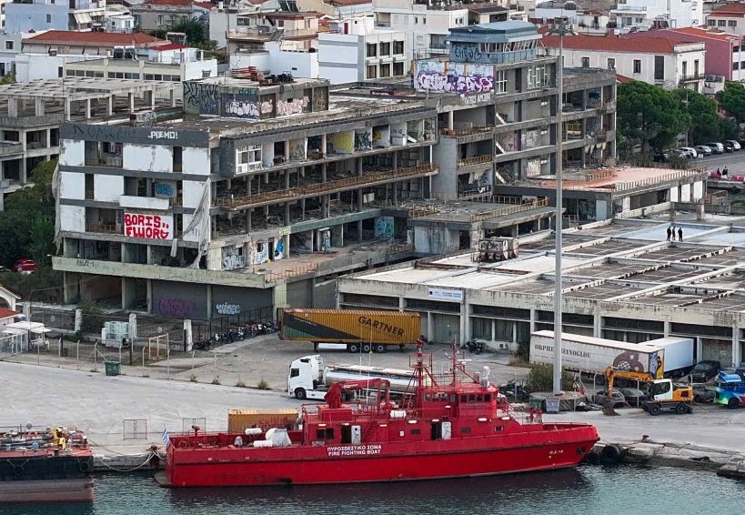 Πάτρα: «Μπλόκο» στη κατεδάφιση του κτιρίου «φάντασμα» στο παλιό Λιμάνι - Δήμος και Αρχιτέκτονες στο Patrapress.gr ΒΙΝΤΕΟ-ΦΩΤΟ
