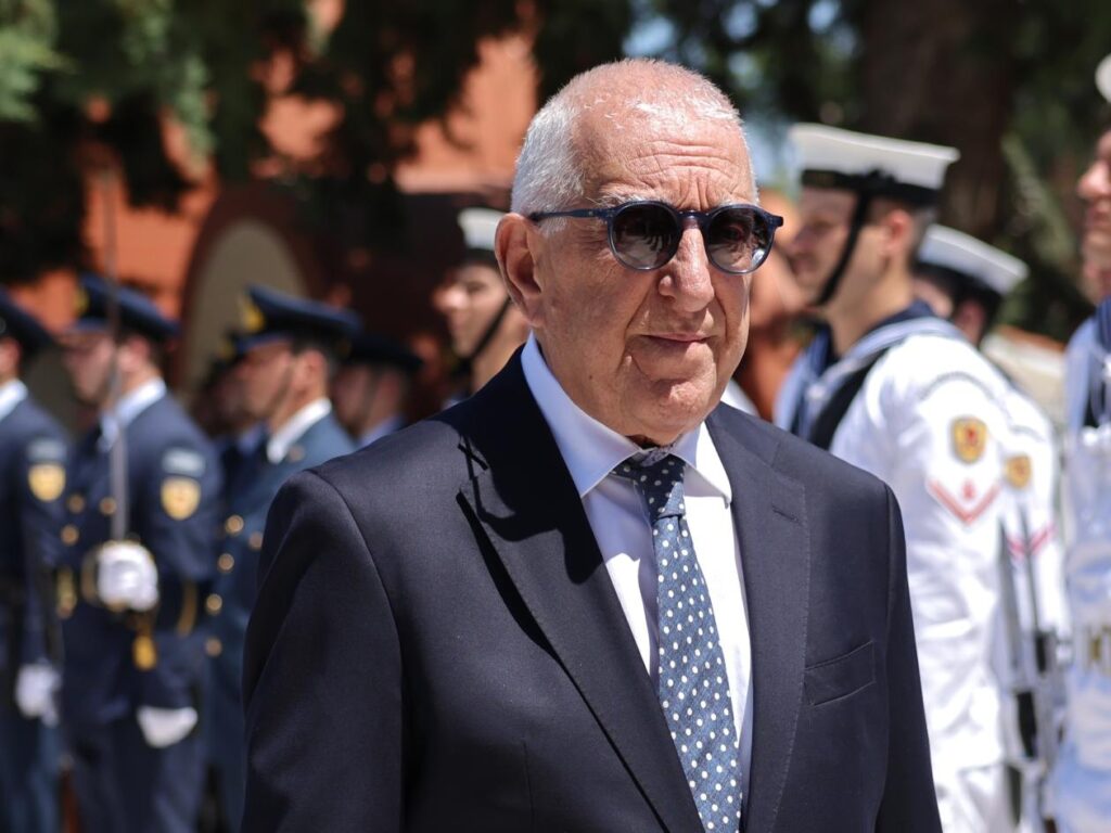 Βαρύ το κλίμα στη κηδεία του Γιώργου Σουφλιά - Παρών ο Κυριάκος Μητσοτάκης ΦΩΤΟ 32 Βαρύ το κλίμα στη κηδεία του Γιώργου Σουφλιά - Παρών ο Κυριάκος Μητσοτάκης ΦΩΤΟ