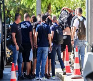 Καλλιθέα: Στην Ευελπίδων οι συλληφθέντες για τη δολοφονία του 15χρονου – Στο μικροσκόπιο 17 άτομα