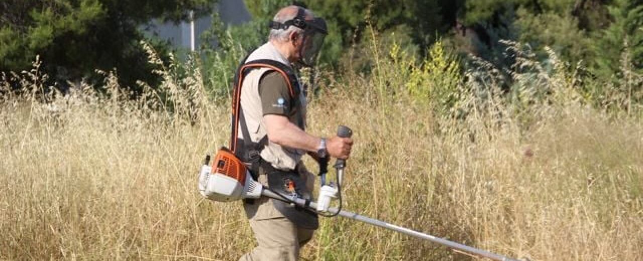 Πάτρα: «Καμπανάκι» φωτιάς και προστίμου στους ιδιοκτήτες οικοπέδων, αν δεν τα καθαρίσουν