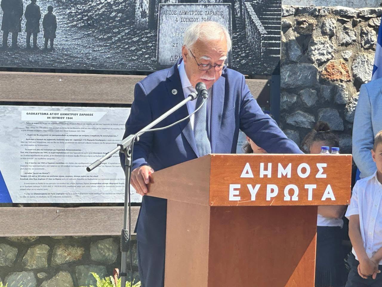 Καλάβρυτα: Ζήτημα γερμανικών αποζημιώσεων από τον Θ.Παπαδόπουλο - «Ο δράστης του εγκλήματος δεν τιμωρήθηκε» ΦΩΤΟ 4 Καλάβρυτα: Ζήτημα γερμανικών αποζημιώσεων από τον Θ.Παπαδόπουλο - «Ο δράστης του εγκλήματος δεν τιμωρήθηκε» ΦΩΤΟ