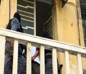 Ένταση στα δικαστήρια Χανίων κατά την απολογία του καθ’ ομολογία δράστη της δολοφονίας Λεβεντάκη